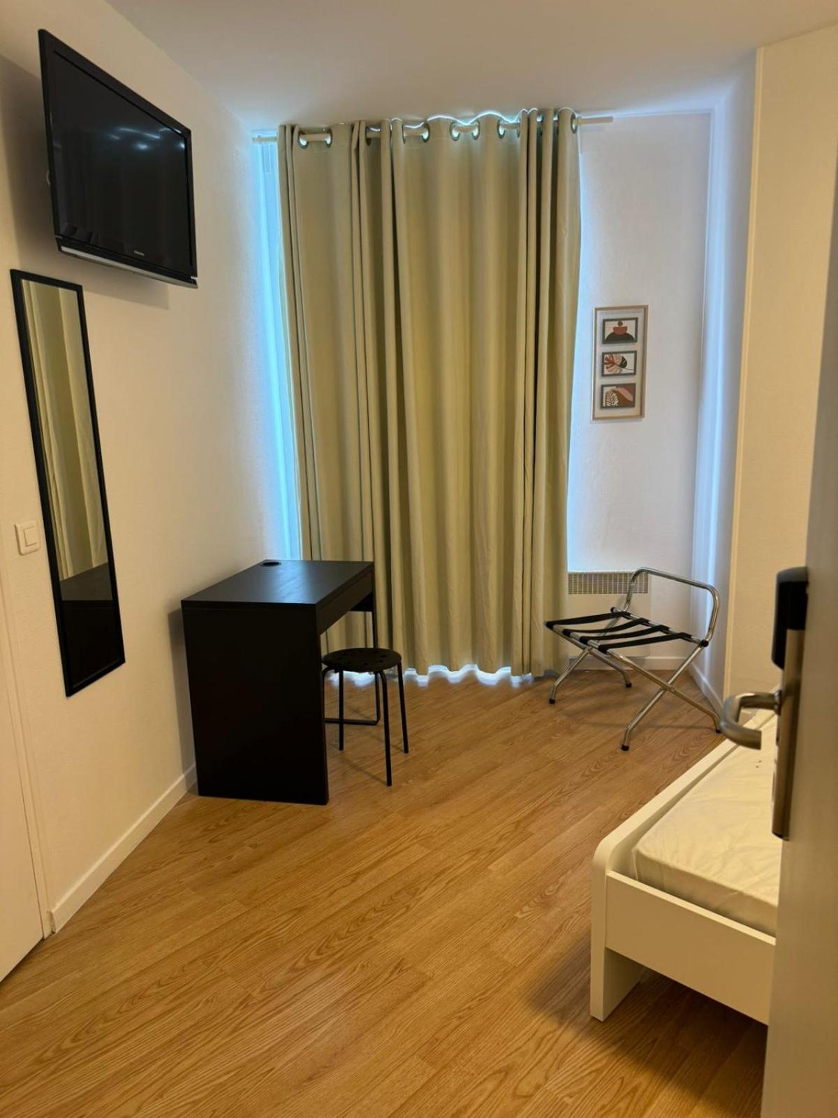 Etoiles De Mantes Hotel Ngoại thất bức ảnh